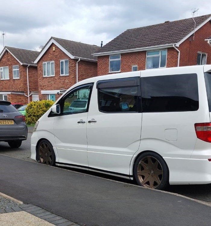 alphard 3.jpg