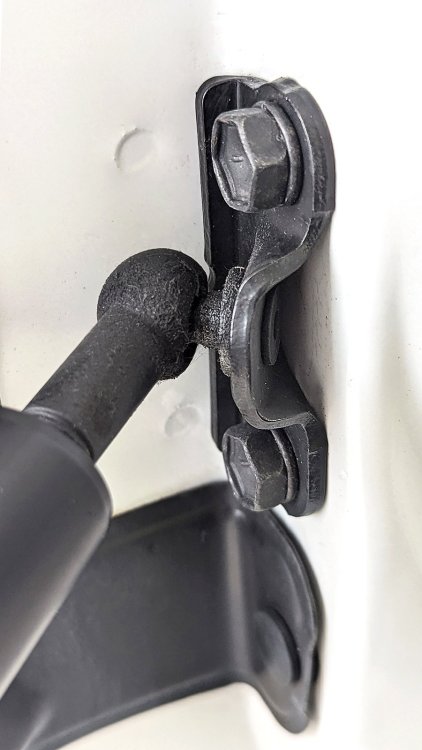 Upper strut mount Vellfire 2012.jpg