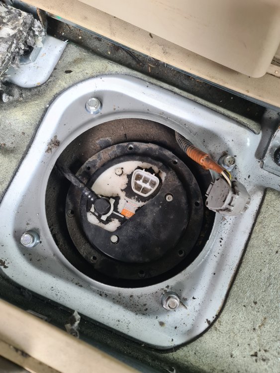 15-New one replaced and fuel line connected.jpg