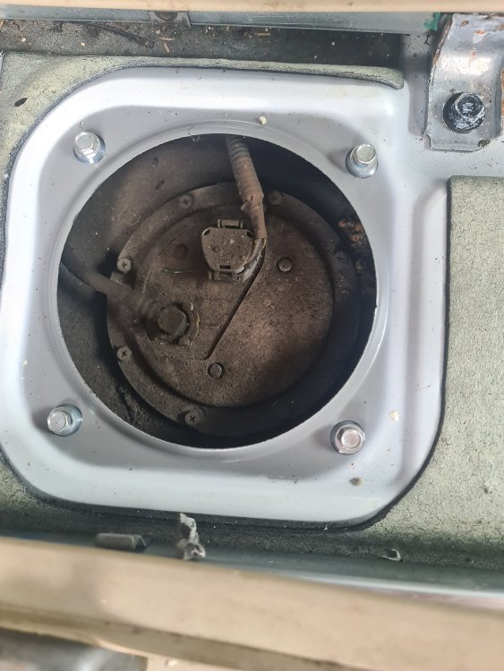 3-Fuel filter housing.jpg